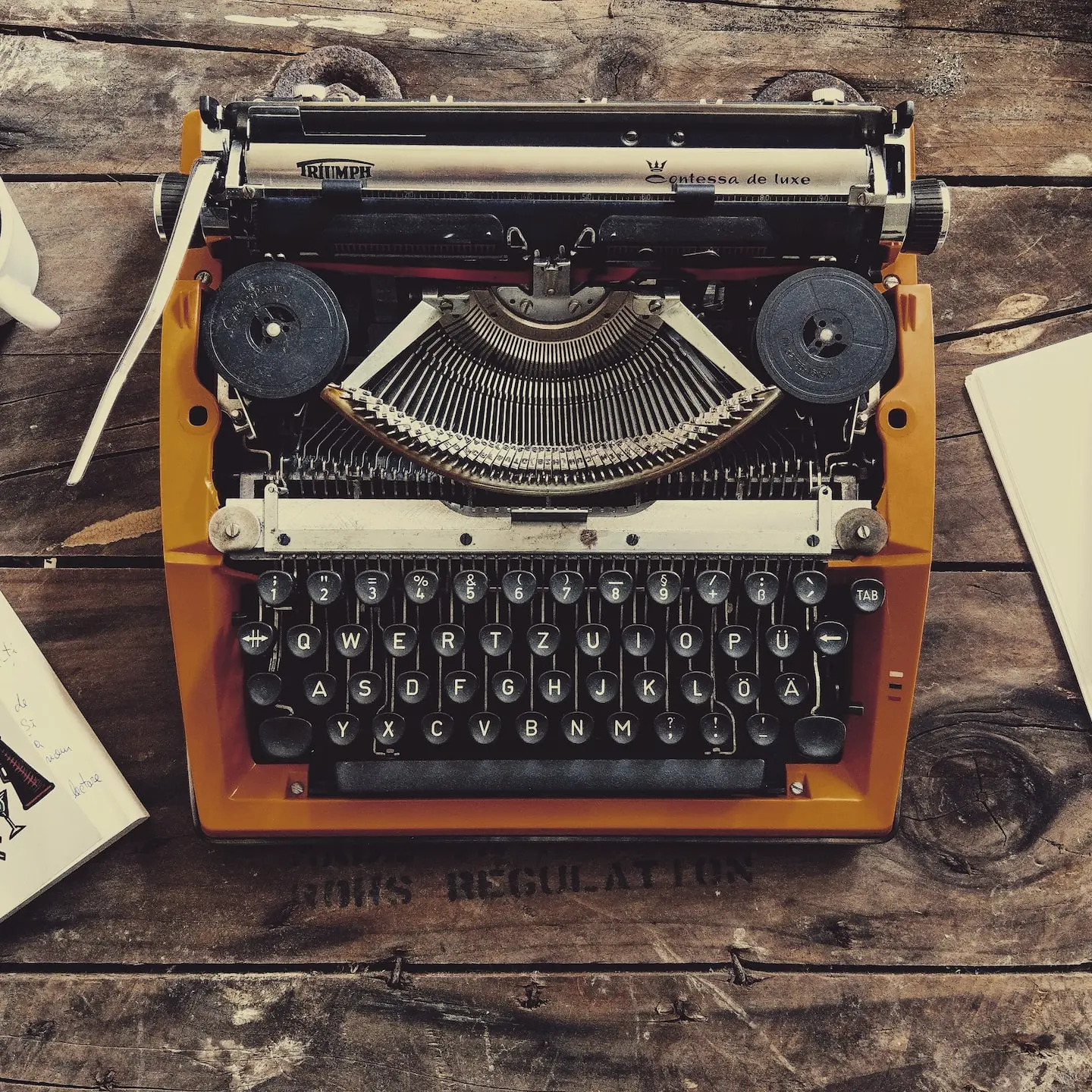 brown and black typewriter